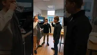Habt ihr weitere schräge Challenges für uns? 😁 #lockcard