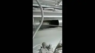 Очистка внутренней поверхности воздуховода щеточной машиной.