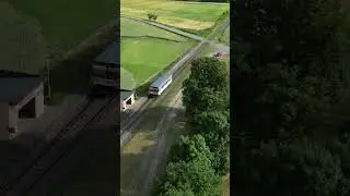 Motorový vůz ČD 810.298 z ptačí perspektivy poblíž Platěnic (#M96 #vlaky #shorts #24)
