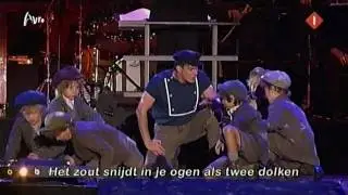 Musical Sing Along 2010 - De musical Kruimeltje - We hebben niet dit, we hebben niet dat
