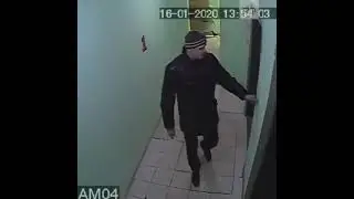 Девочка ловко перехитрила незнакомца в подьезде))) Жесть))