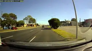 Dumb drivers on the road 1. Melbourne