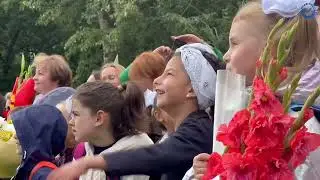 1 сентября депутат Госдумы Александр Мажуга поздравил учеников школы №1515 с Днем знаний