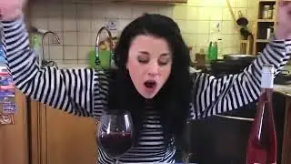 А ЗА ОКНОМ ЦВЕТЕТ АКАЦИЯ