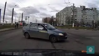 Проезд под знак Уступите дорогу
