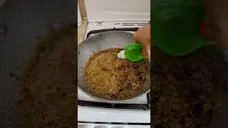 Удалить пригар на сковороде на даче. 