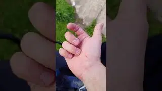 лопнула маска. наверное камень попал под резинку и от него трещина пошла. #дайвинг  #вода #кровь