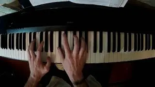 Учусь играть на пианино восьмой месяц, короткое и ломаное арпеджио ля мажор