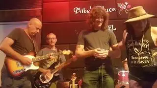 Blues jam at 'Mike's place' in Herzliya, Israel 15.09.17  (9)