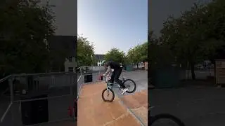 James Jones absolutely crushing it with that decade to footjam on the halfpipe! 🥶🌀 #bmx