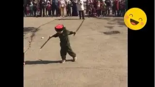 Маленький казак крутит шашки
