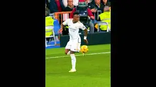 When Vinicius Gets Bored 🥱