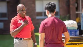 President Ward Greets Students on Move-In Weekend
