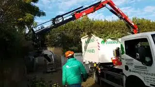 JIMECA EQUIPO Y GRÚA PEQUEÑA CON PULPO PARA RESIDUOS FORESTALES