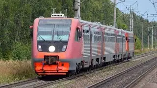 РА2-019 с перегоняемым РА1-0032 следует по перегону Сандарово-Кресты Московской железной дороги