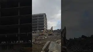 Демонтаж общежития СевГУ.  Продолжается разбор обрушенных частей здания #демонтаж #стройка