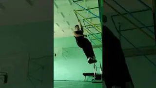 Первое подтягивание на одной руке #спорт #saiverkot #воркаут