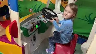Влог: Милана в игровой комнате//Фотосессия//Детская площадка