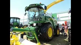 Самоходный кормоуборочный комбайн John Deere 8300i. John Deere 8300i.