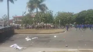 Bentrokan pendemo dan aparat di jababeka