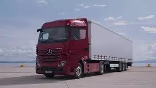 Multimedia Cockpit | Mercedes-Benz Trucks