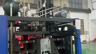 Five-liter 4-cavity variable pitch high-speed fully automatic bottle blowing machine