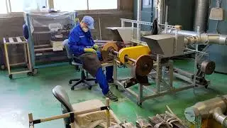 Christian visits the Shinwa Sashigane and ruler factory in Sanjo