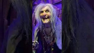 SO MANY Animatronics at the IAAPA Expo! A theme park fans dream!  