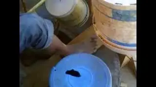petit malagasy sur sa batterie maison