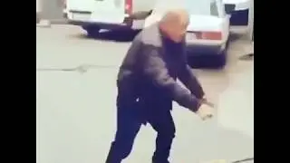 ЗЛОЙ КАРЛИК ДАЁТ ЛЮЛЕЙ