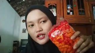 Menikmati makaronmi kering di siang hari ala seno widi