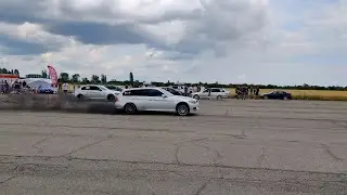 BMW 335d (E90) vs BMW 330xd (E91) DRAGRACE