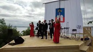 Открытие фестиваля авторской песни "Ромашковое море".