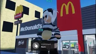 Giant Rose eats a donut (Roblox nom game)