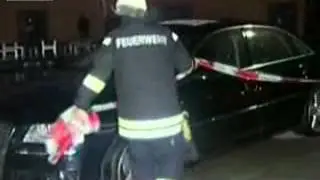 Сразу два автомобиля нырнули в фонтан в самом центре Берлина