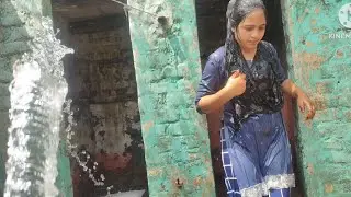 गर्मी में नहाते वक्त आज बहुत मस्ती की 