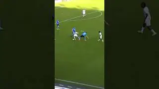 This defender is a skiller 🔥