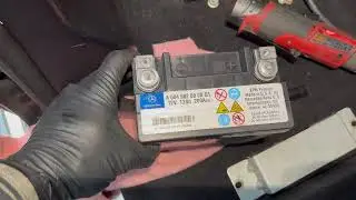 W463 Mercedes G63 G500 G550 AUX Battery Replacement