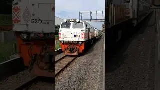 KA Dhoho 362 tunggu bersilang KA Jayakarta 253 Stasiun Boharan