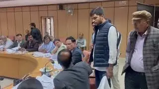 निर्मल चौधरी ने अधिकारियों को लगाई फटकार।हमे रीट भर्ती के लिए ऐसा ही नेता चाहिए तब सरकार सुनेगी reet