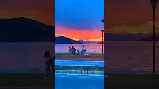 Люди провожают закаты на набережной в Фетхие (Турция) - романтика