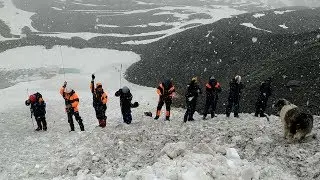 Поиски туристов попавших под лавину