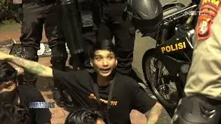 Kelompok Remaja Buang Senjata Tajam dan Miras di Jalan, Tapi Ketahuan Petugas - JATANRAS