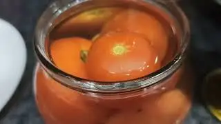 Помидоры с малиной и корицей