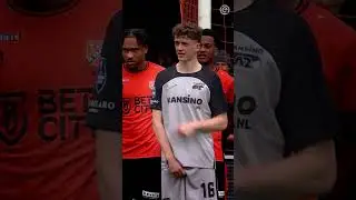 Does this count as an assist? 😅 #Sugawara #AZ #AZAlkmaar #Eredivisie #shorts