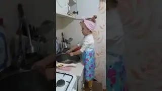девочка в ударе (прикол)
