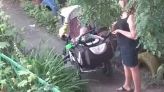 41. МАМЫ ГУЛЯЮТ.  А ДЕТИ ПОДАЖДУТ....