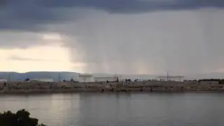 Дождь над морем