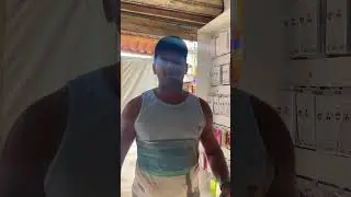 # clientes eu todo dia na loja vendendo bastante