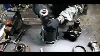 Repairing a KAMAZ Inter-Axle Differential (Piggyback), Part 1: Disassembly.